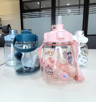PH-4 กระบอกน้ำทรงอ้วนคละสีใส 1300ml. (50ใบ)